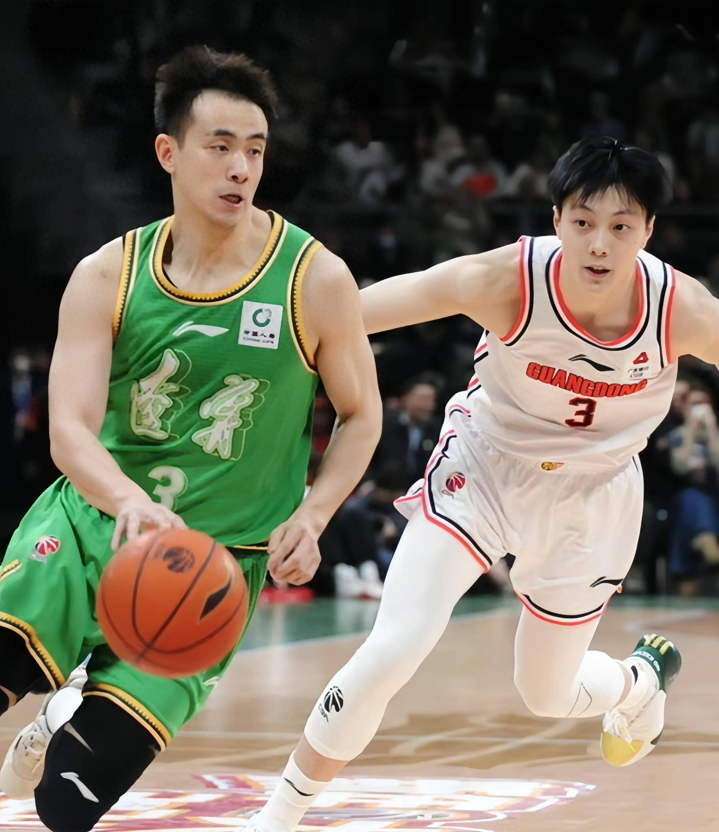 关于今晚夏洛特黄蜂备战CBA季后赛，官宣签约细节曝光，质疑声仍在，资深球员宣示担当的信息